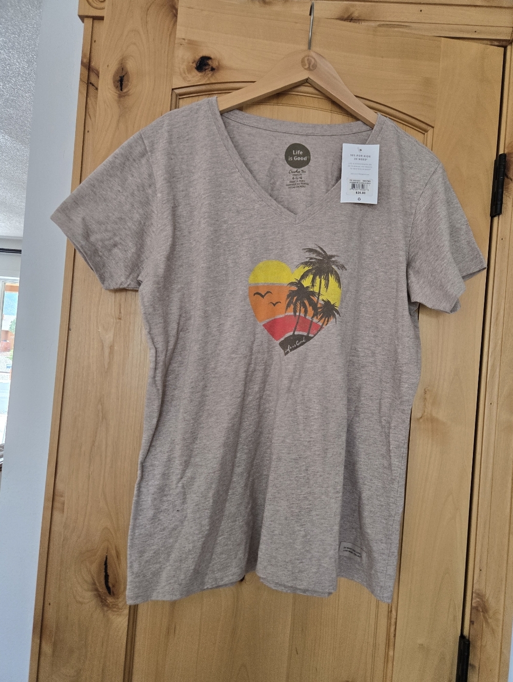 NWT Life Is Good V-Neck Tee with Sunset Heart Graphic Large